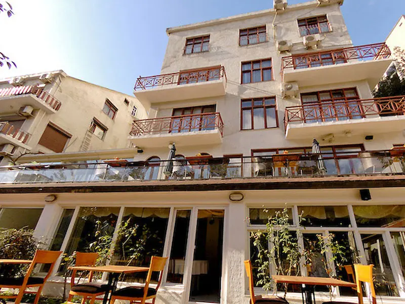 Contracted accommodation for health tourism clients
